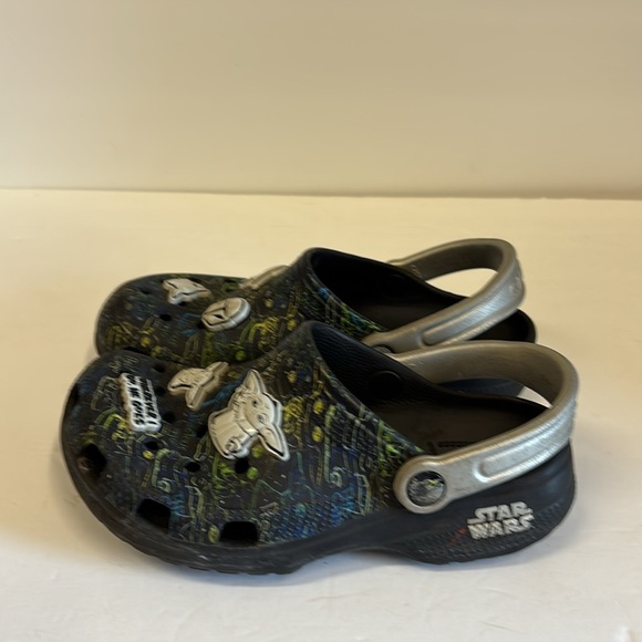 Crocs Star Wars Crogu Baby Yoda Cogs Shoes - Picture 4 of 10